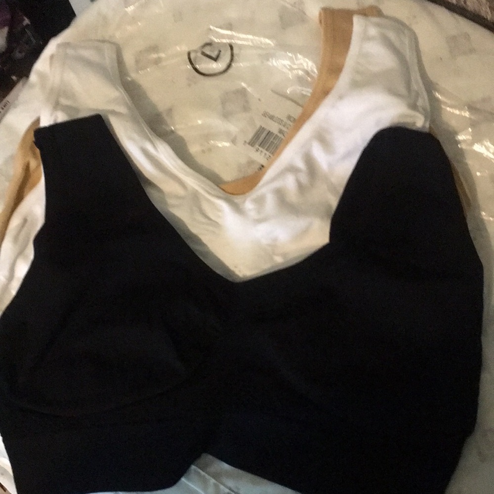 Black V-Neck Seamless Bras
